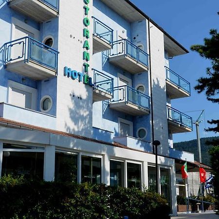 Hotel Azzurro LʼAquila Buitenkant foto