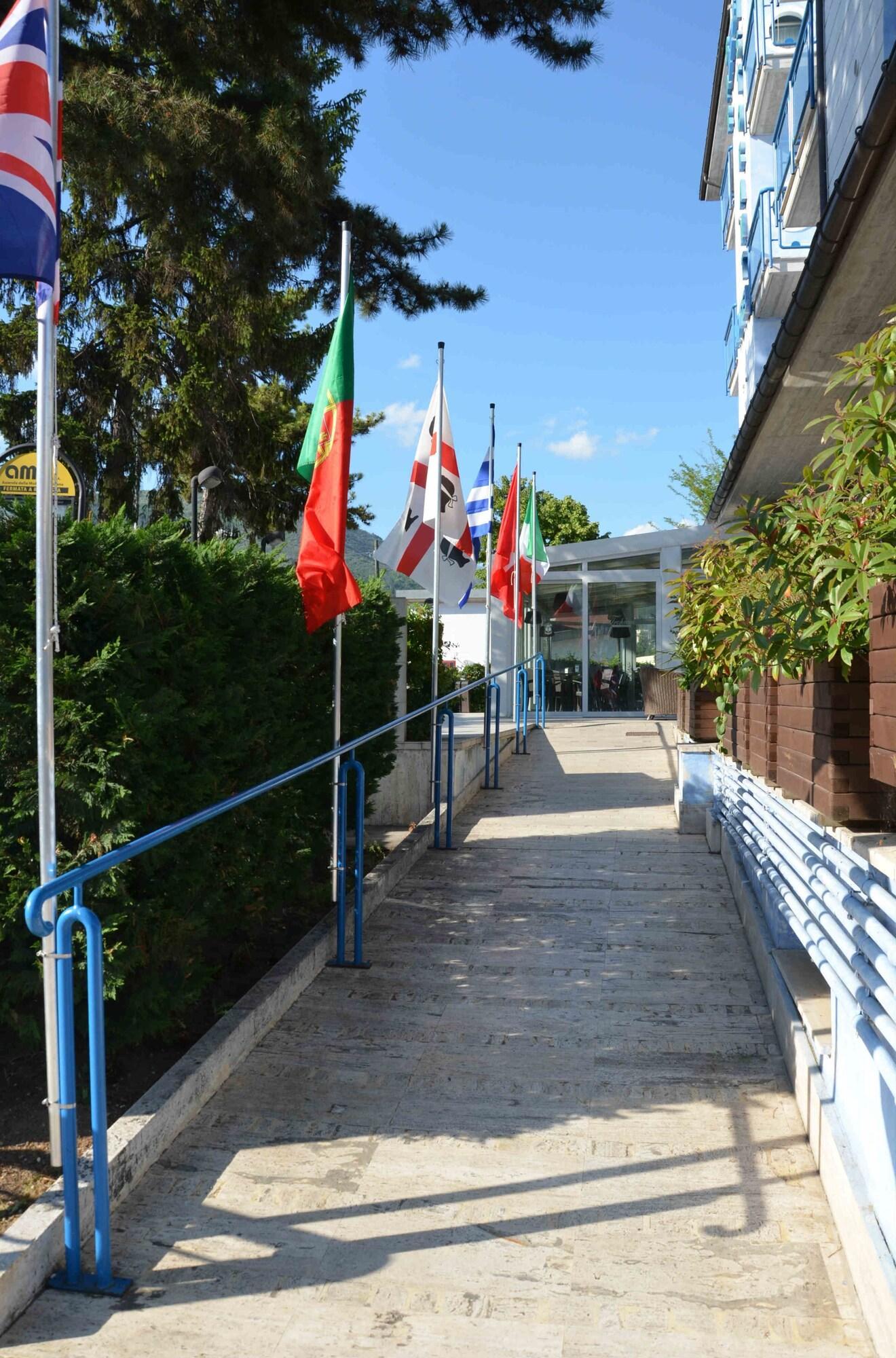 Hotel Azzurro LʼAquila Buitenkant foto