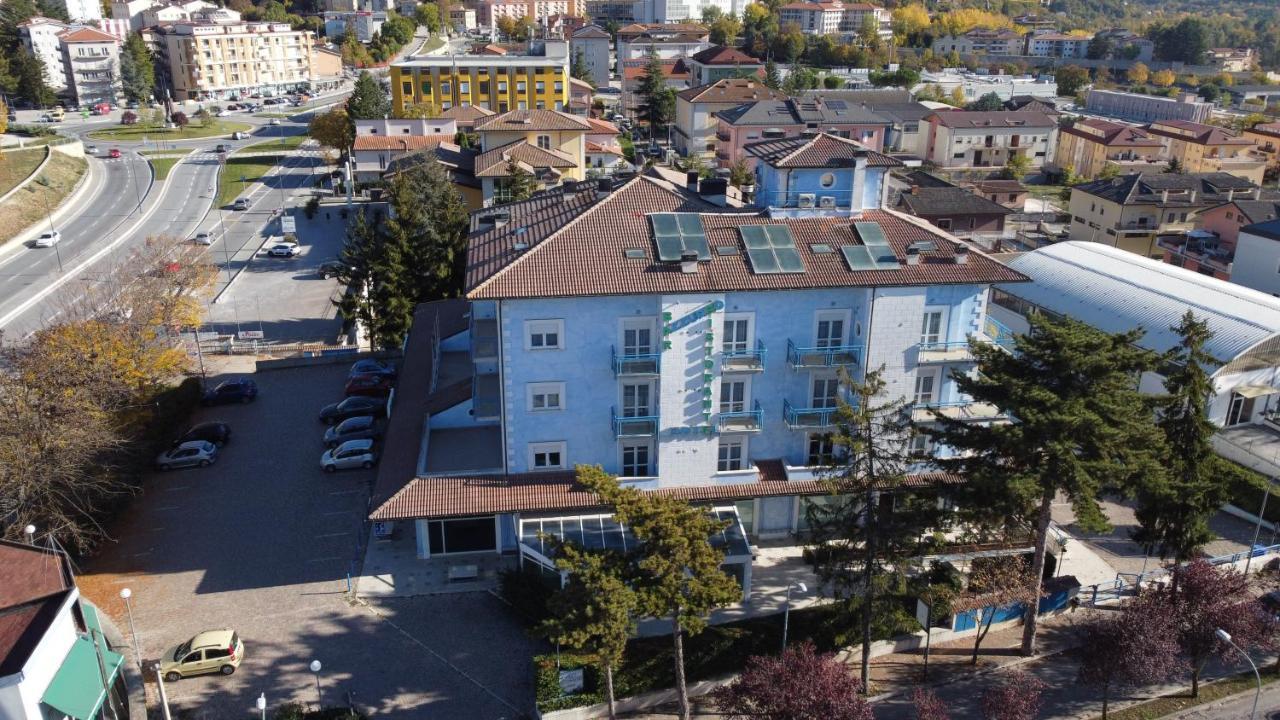 Hotel Azzurro LʼAquila Buitenkant foto