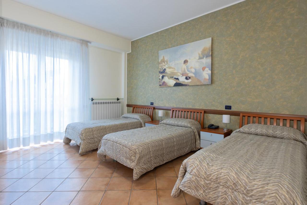 Hotel Azzurro LʼAquila Buitenkant foto