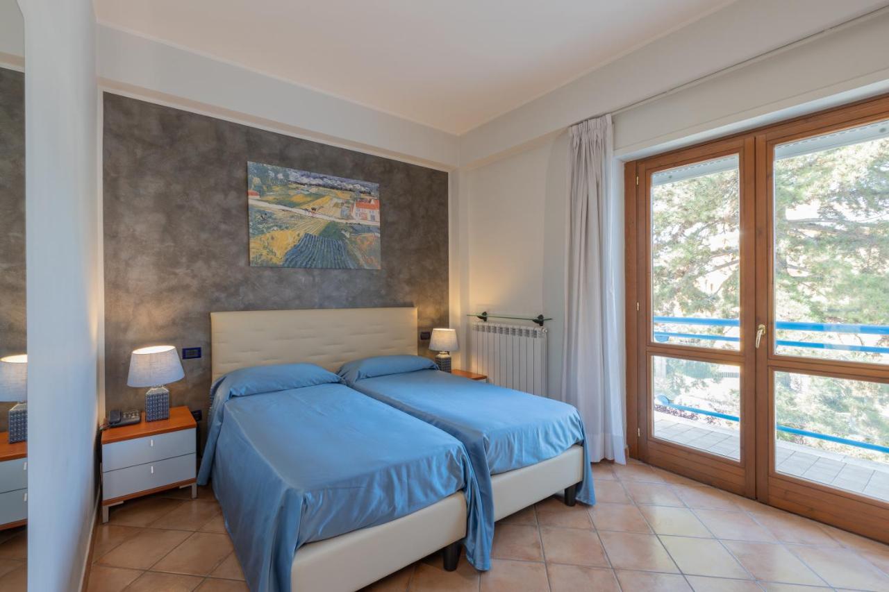 Hotel Azzurro LʼAquila Buitenkant foto