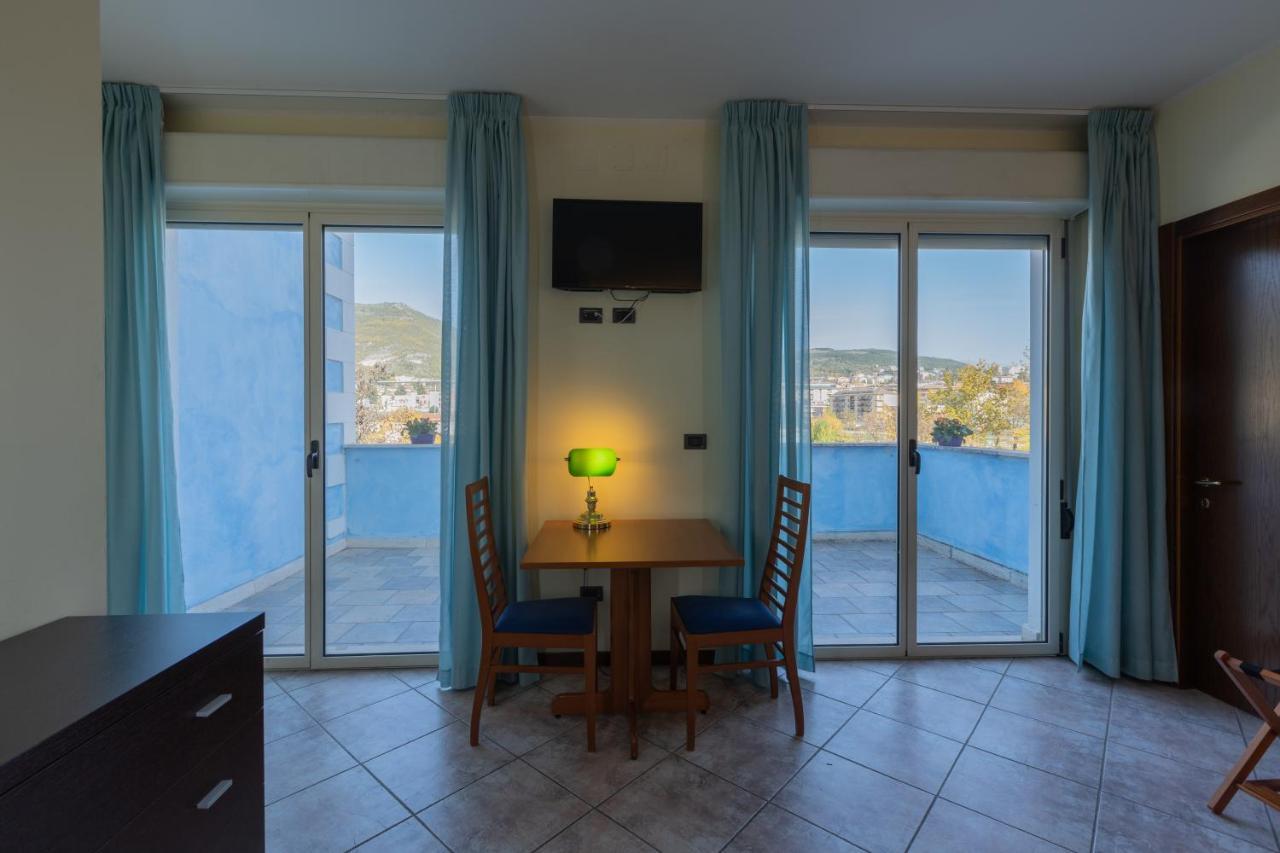 Hotel Azzurro LʼAquila Buitenkant foto