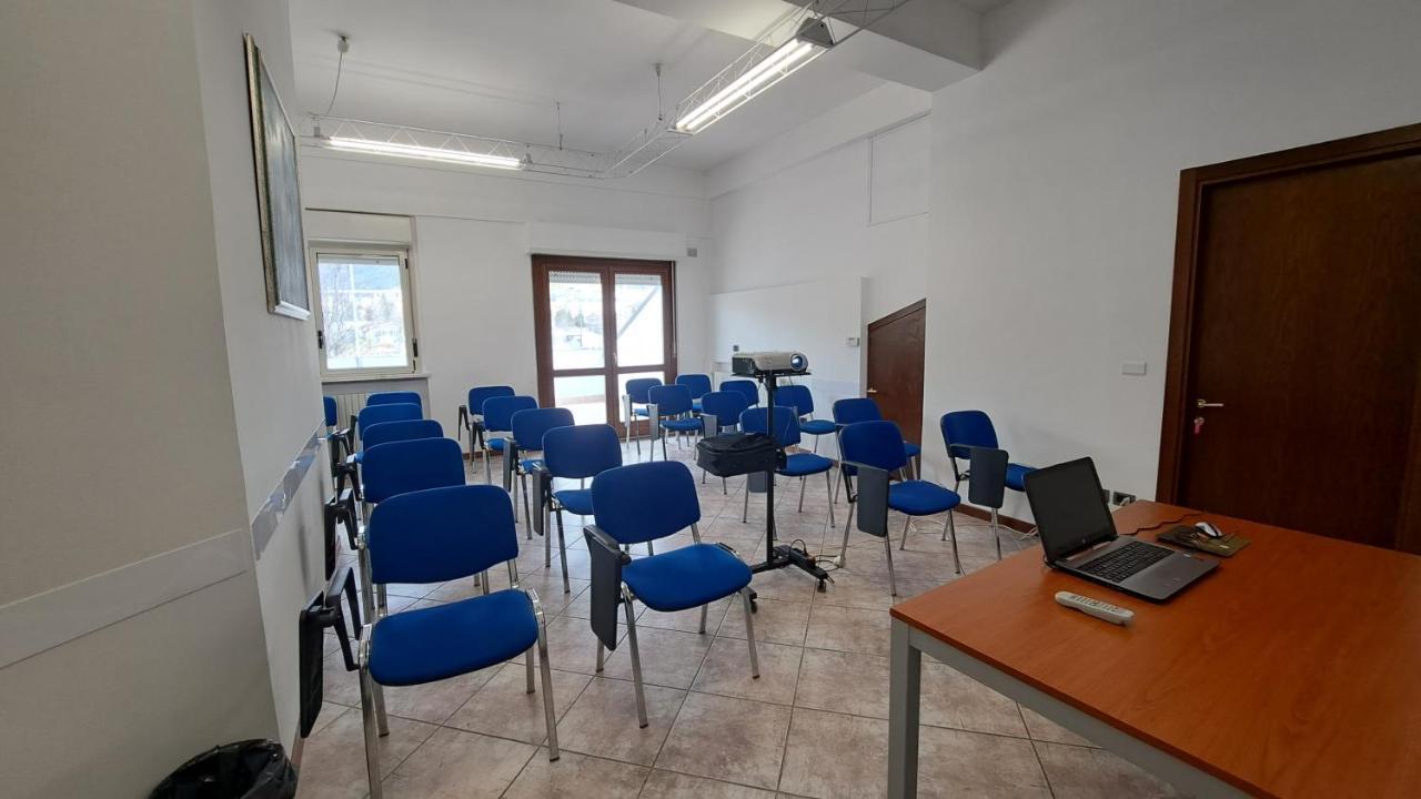 Hotel Azzurro LʼAquila Buitenkant foto