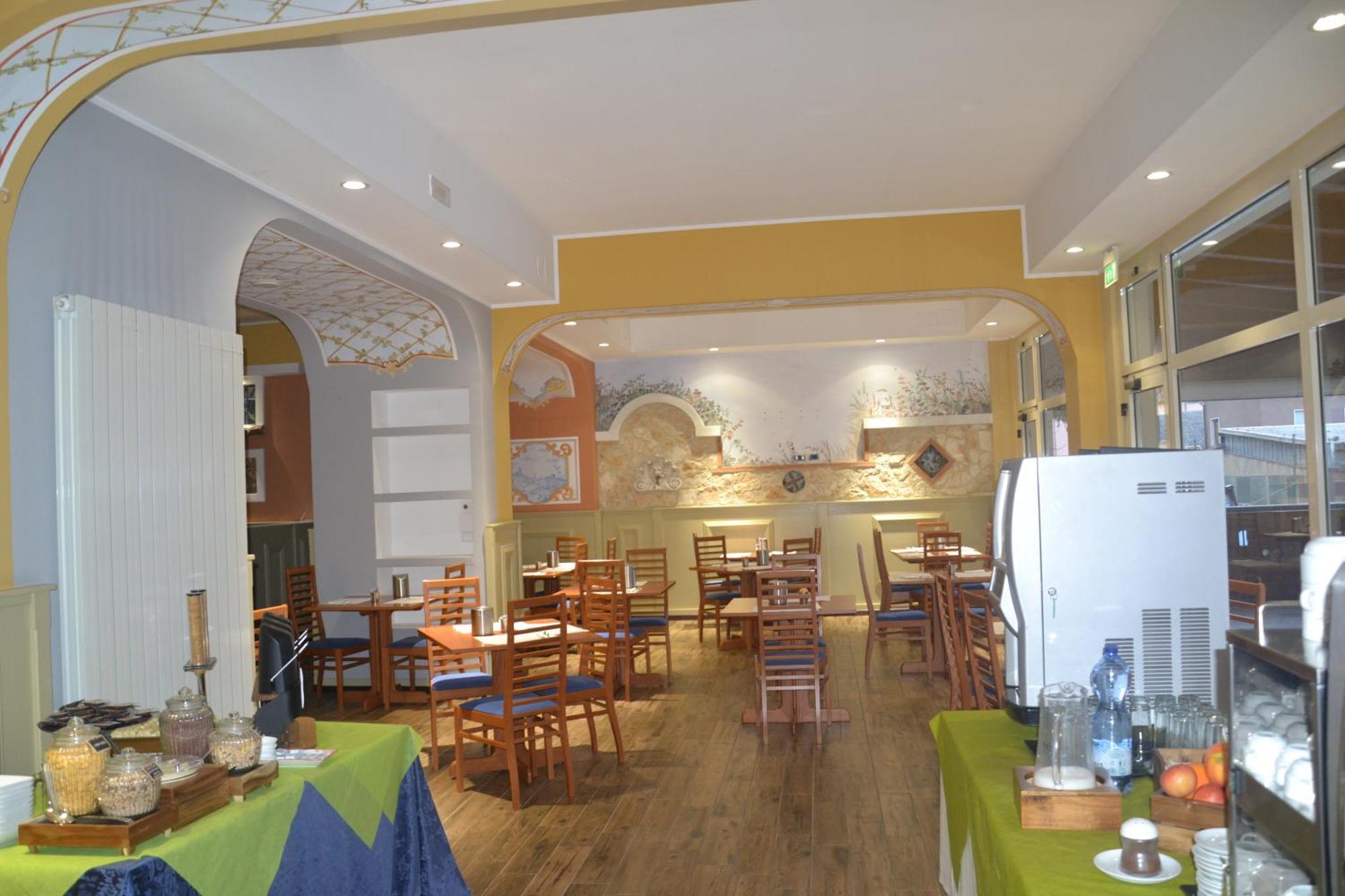Hotel Azzurro LʼAquila Buitenkant foto